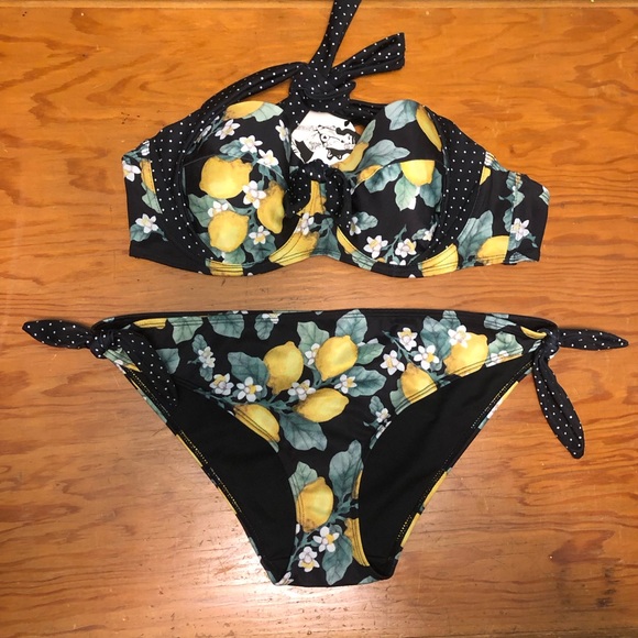Hell Bunny 🍋 print 2piece bathing suit - Picture 2 of 10